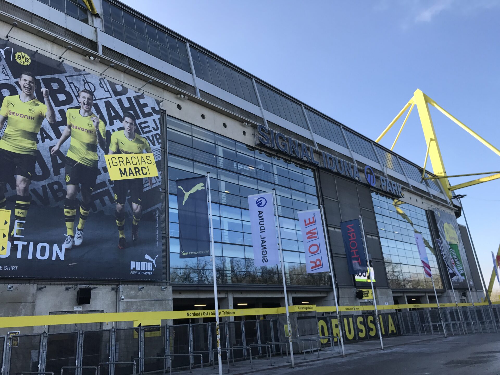 スタジアムツアー ジグナル イドゥナ パルク Signal Iduna Park