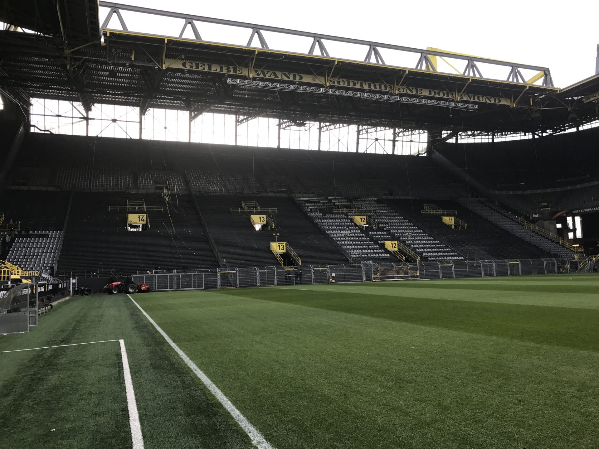 スタジアムツアー ジグナル イドゥナ パルク Signal Iduna Park