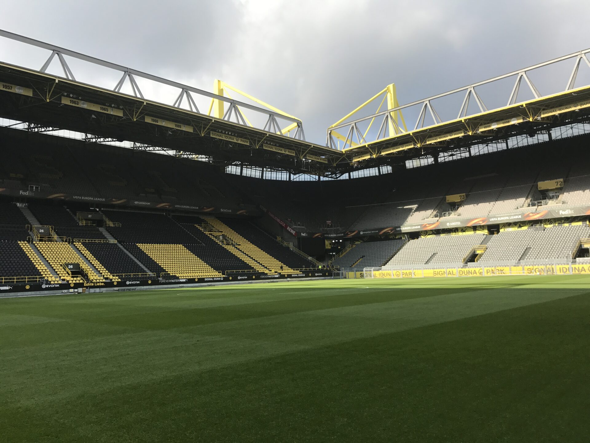 スタジアムツアー ジグナル イドゥナ パルク Signal Iduna Park